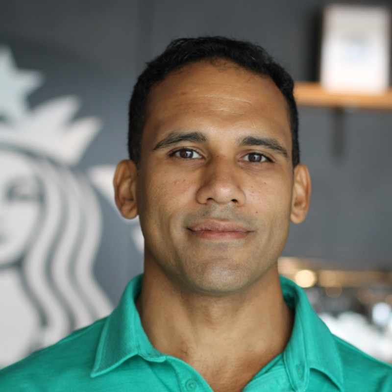 Headshot of Chris Calderon